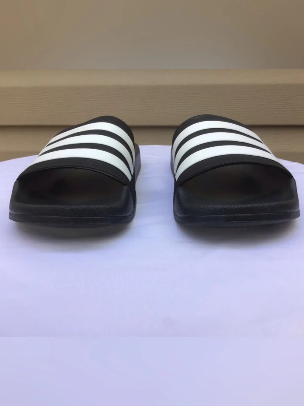 Adidas Men’s Striped Slides Size 10, Like New!